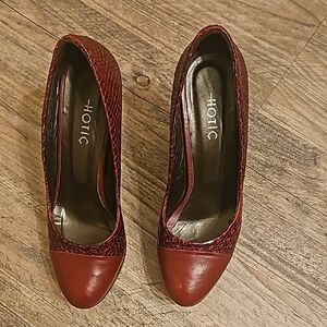 Chic Burgundy Snake Print Heels